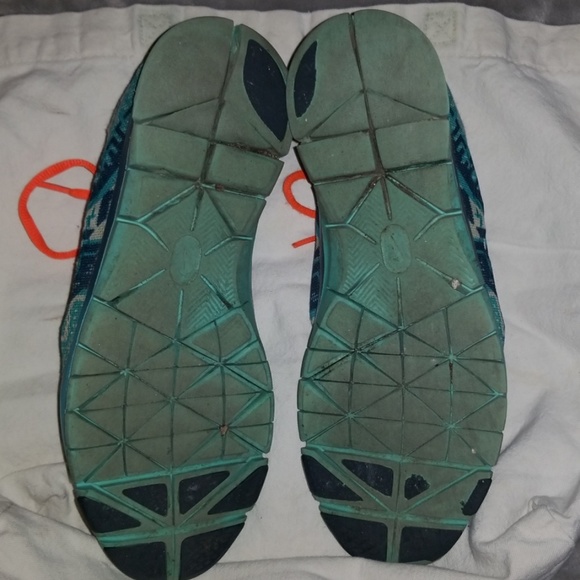 ⭕ SOLD ⭕ Nike Sneakers - Picture 2 of 7